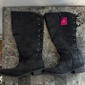 SO Women's Black Lace-Up Boots